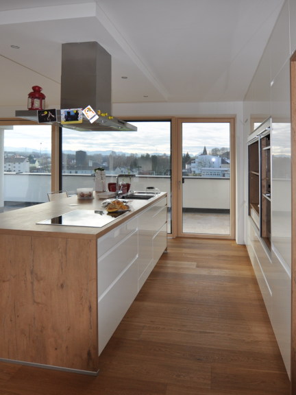 Küche in Weiß und Eiche