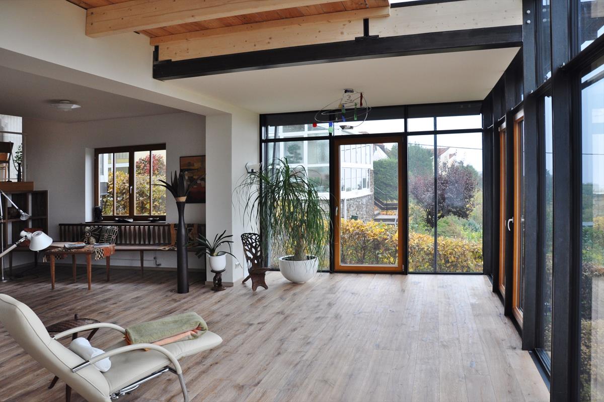 Raumhoher Blick nach Außen